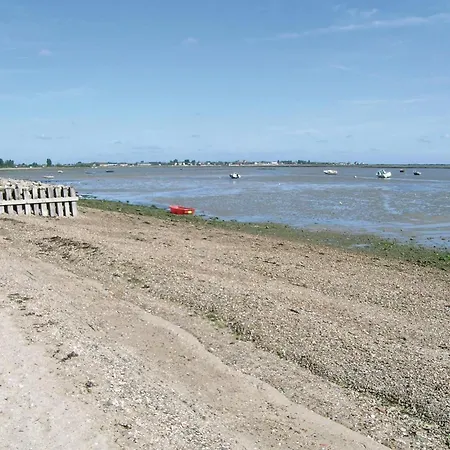 3 Bedroom Lovely In Holiday home *